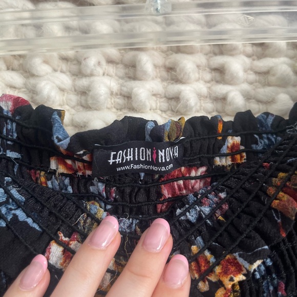 FASHION NOVA XS Cropped Floral with Flowy Sleeves - Picture 4 of 7